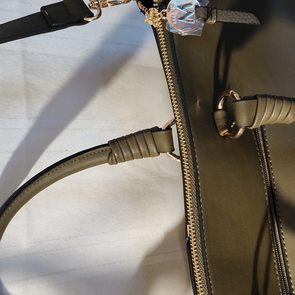 Mia K. Collection Purse - Picture 6 of 8